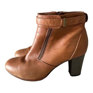 Clarks Kalea Gillian Brown Leather Zip Ankle Booties Sz 7.5